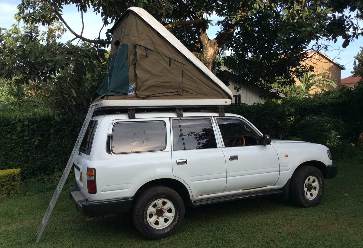 Toyota Land Cruiser VX out fitted with a Single Rooftop Tent