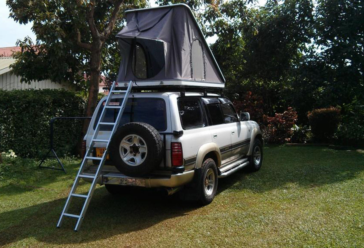 Toyota Land Cruiser VX out fitted with a Single Rooftop Tent