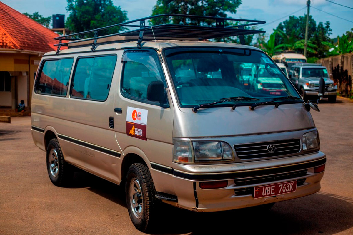 Toyota Hiace Van 9 Seater, Open Roof, Automatic Transmission